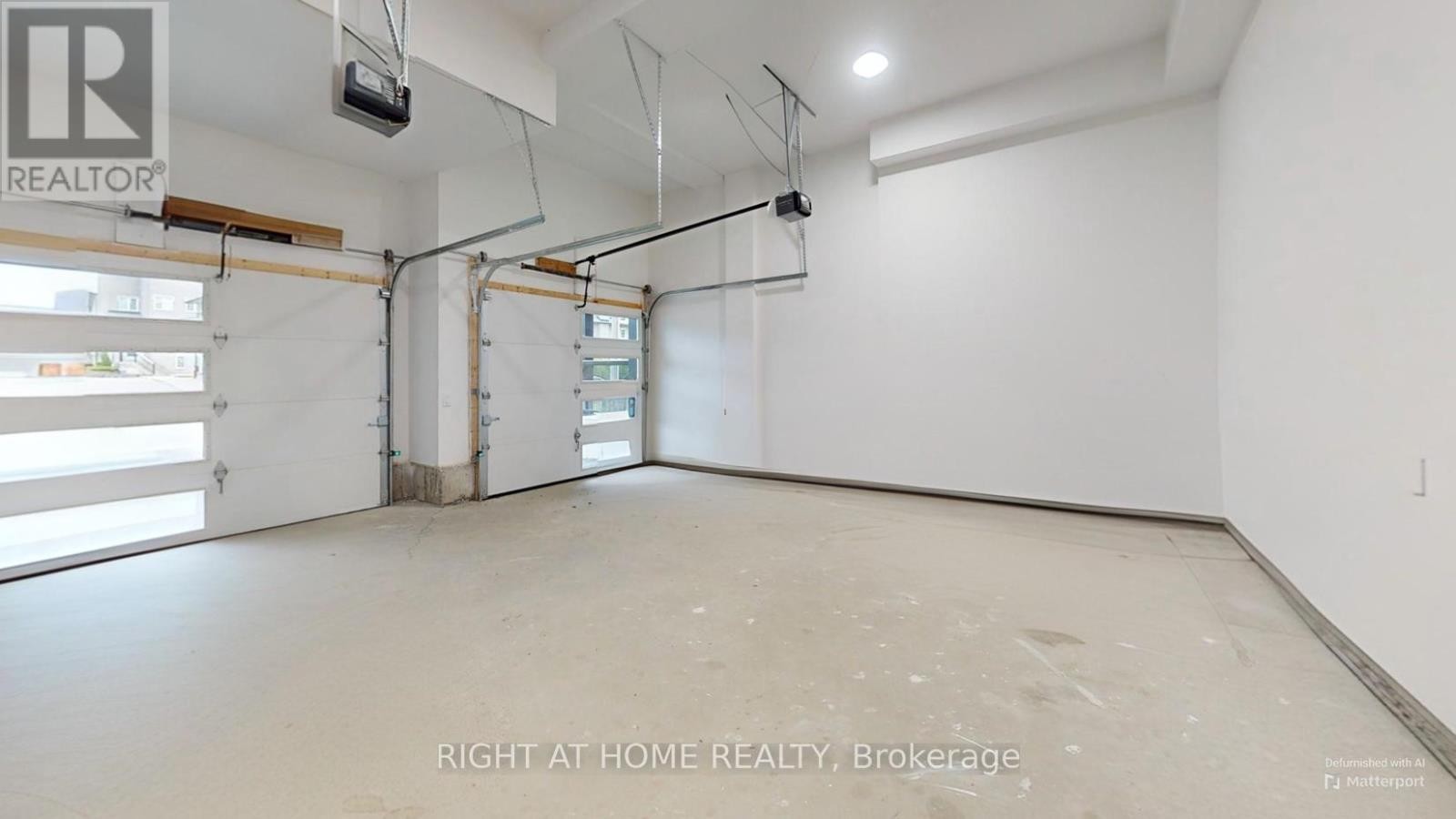 












1988 ROYAL ROAD

,
Pickering (Village East),




Ontario
L1V1Y2

