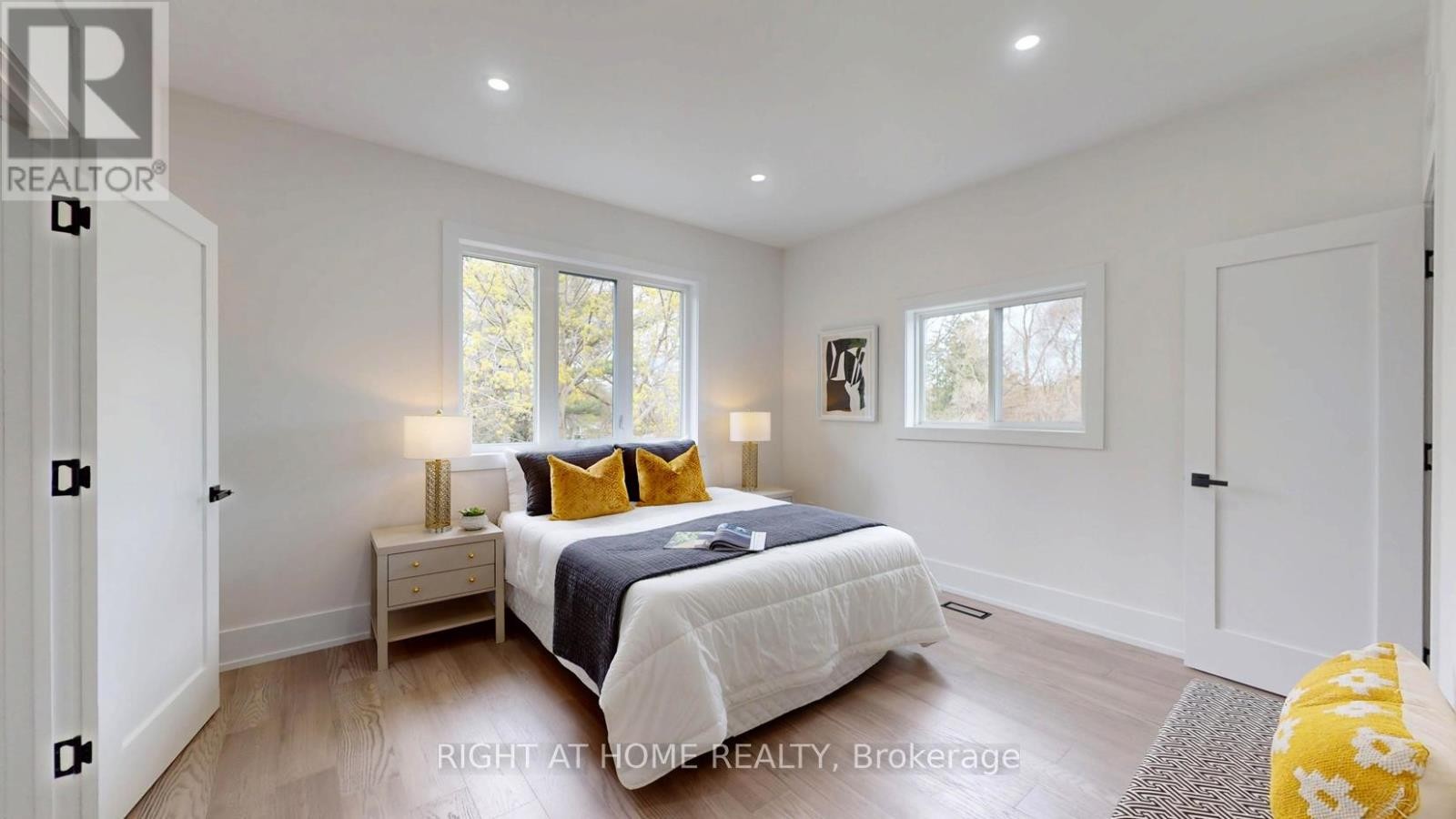 












1988 ROYAL ROAD

,
Pickering (Village East),




Ontario
L1V1Y2

