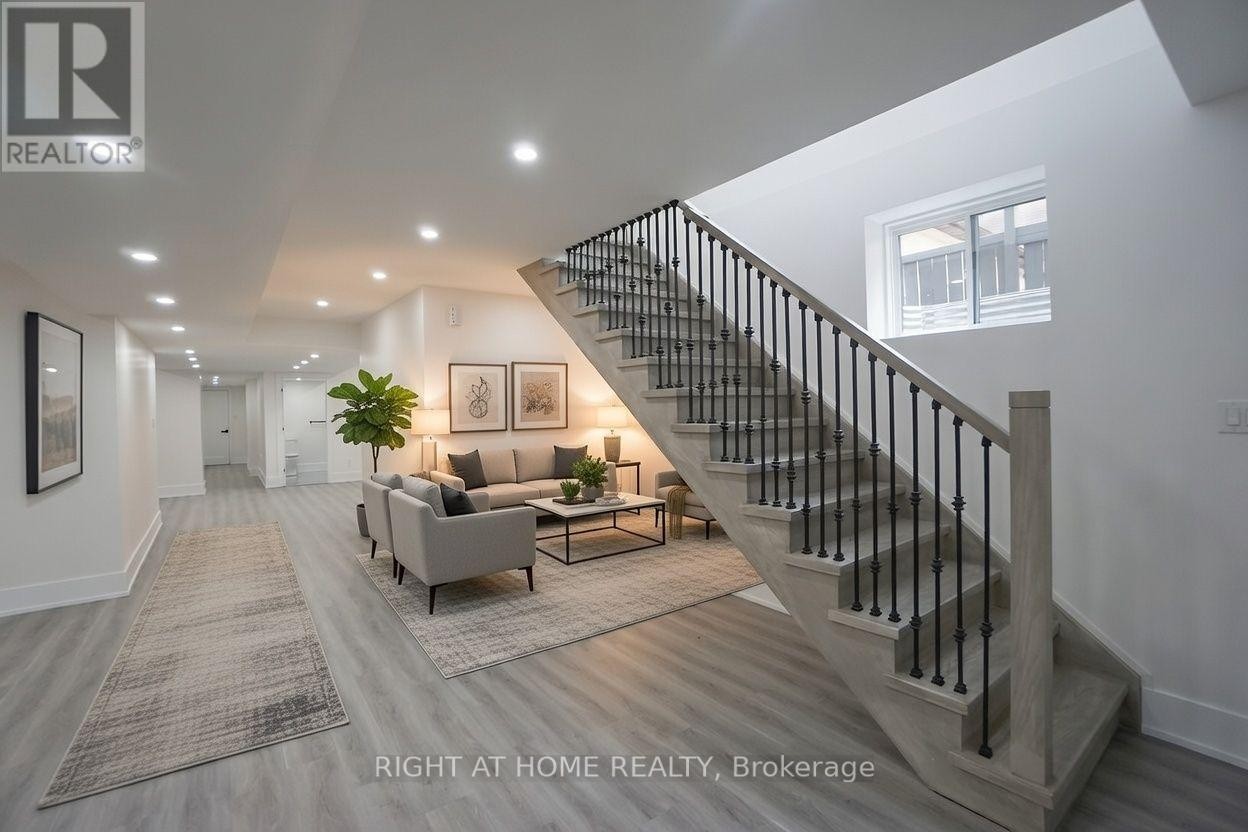 












1988 ROYAL ROAD

,
Pickering (Village East),




Ontario
L1V1Y2

