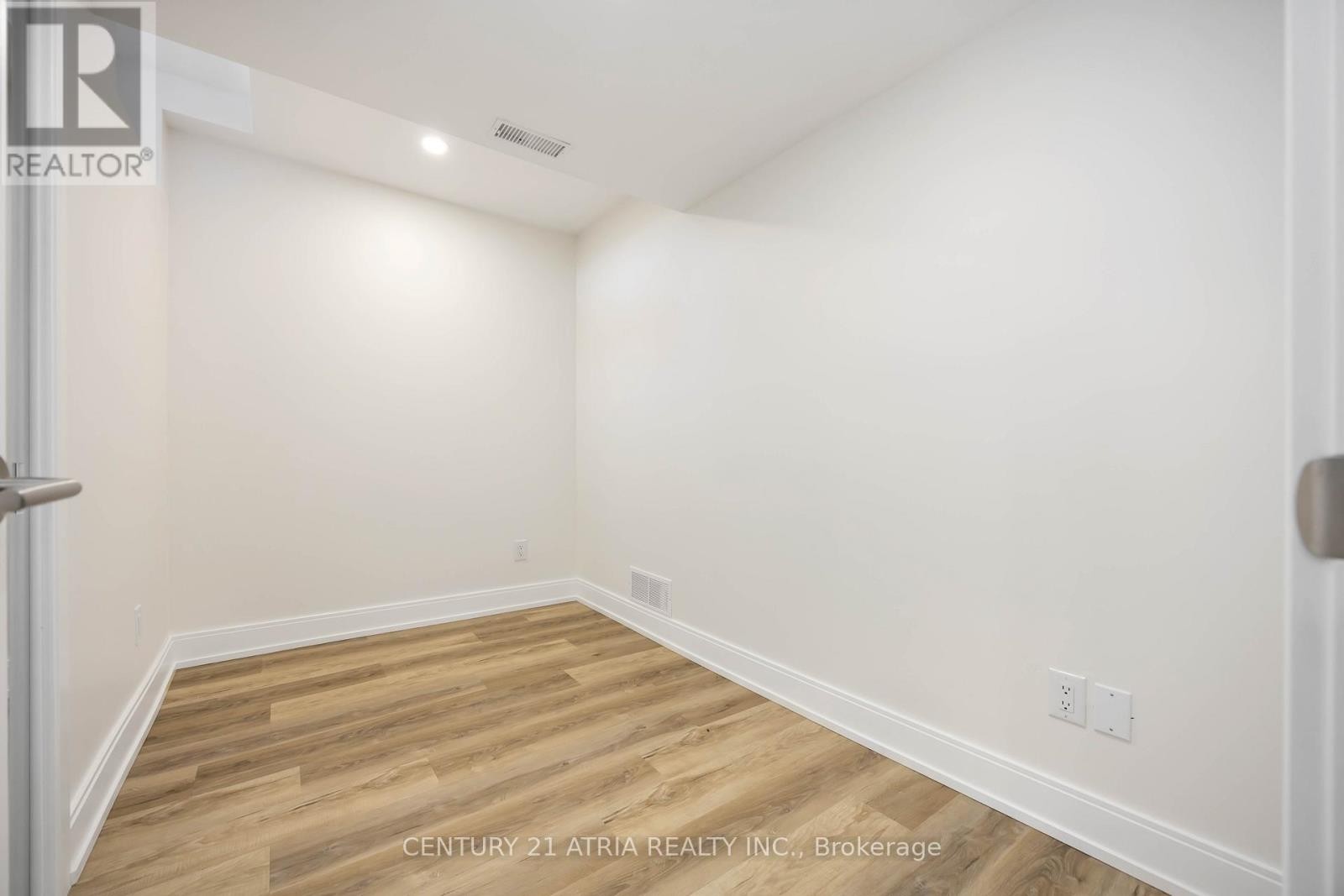 












1991 RIVERTON STREET

,
Oshawa (Taunton),




Ontario
L1K0P4

