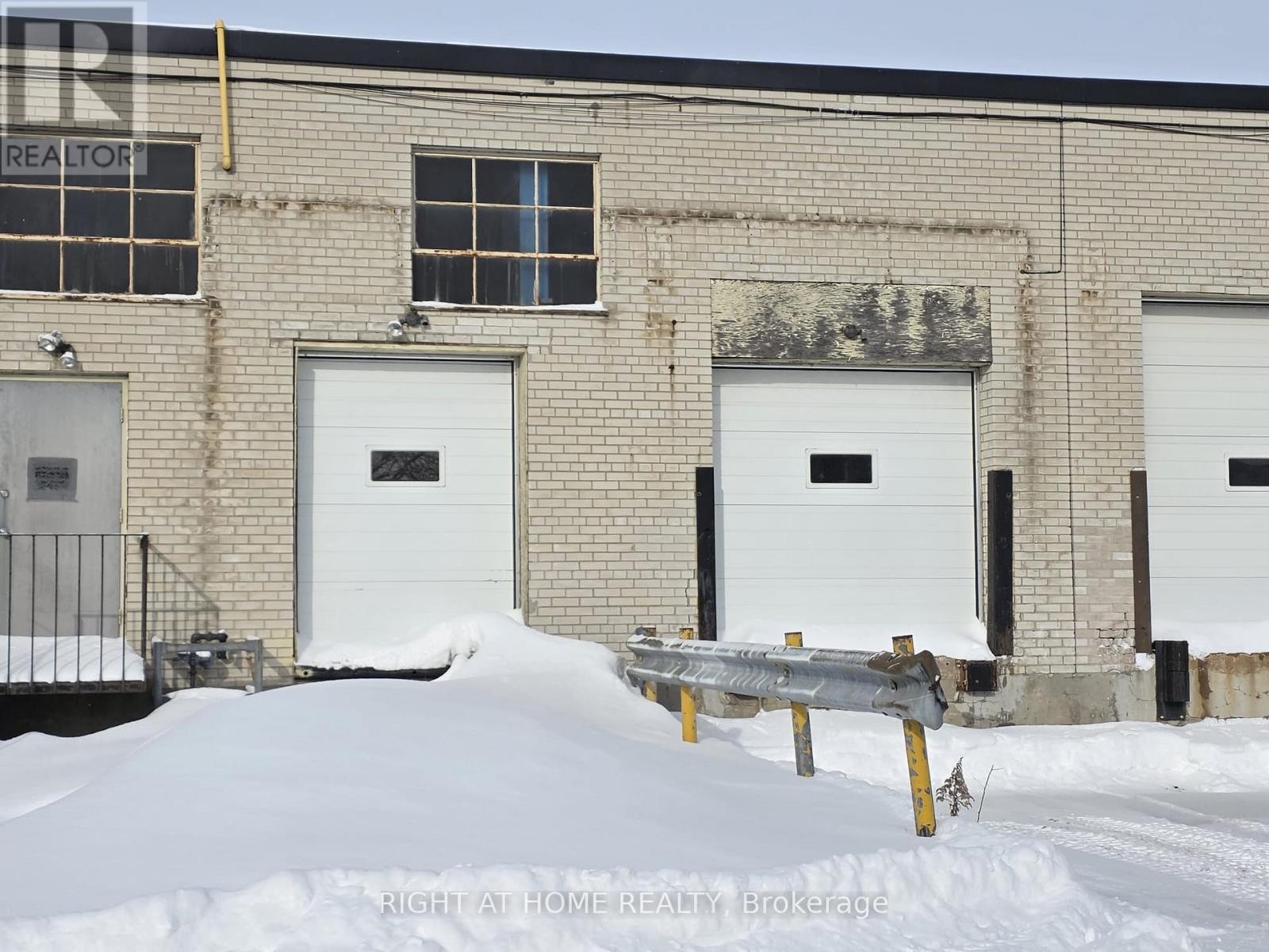 












27 ESTATE DRIVE

,
Toronto (Woburn),




Ontario
M1H2Z2

