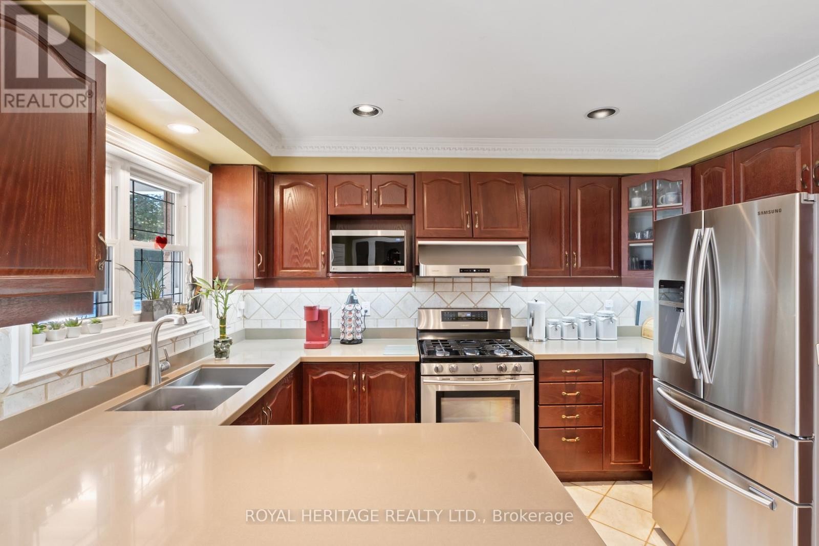 












1101 GOSSAMER DRIVE

,
Pickering (Liverpool),




Ontario
L1X2T7

