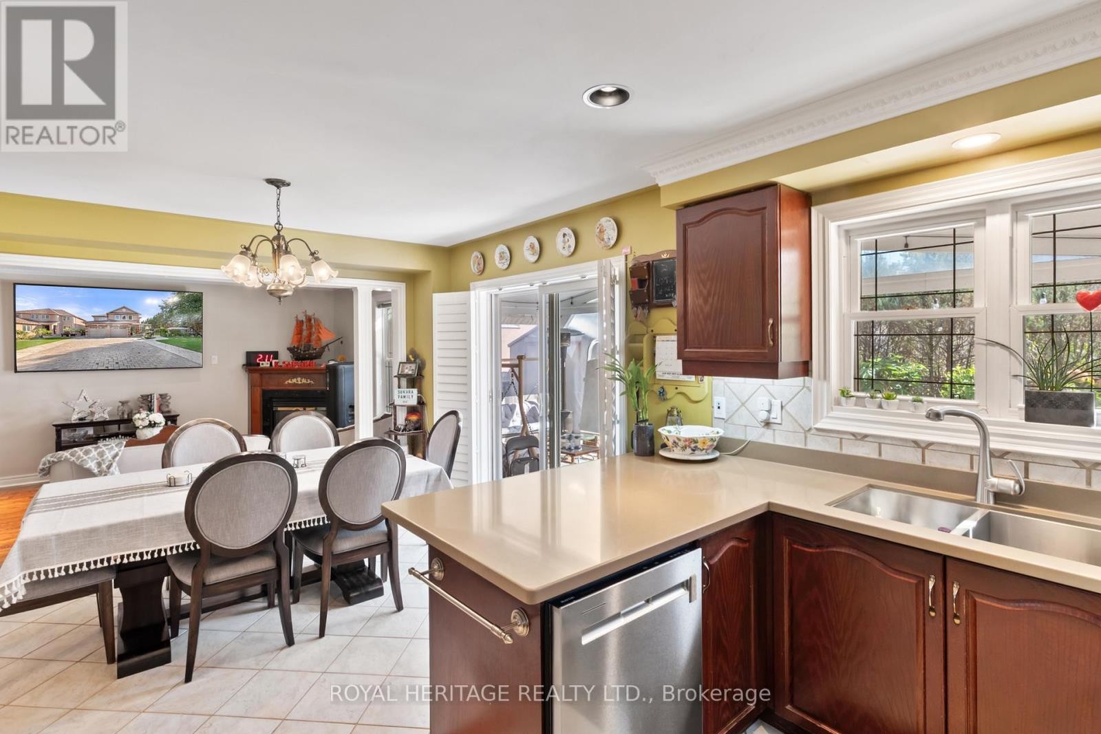 












1101 GOSSAMER DRIVE

,
Pickering (Liverpool),




Ontario
L1X2T7

