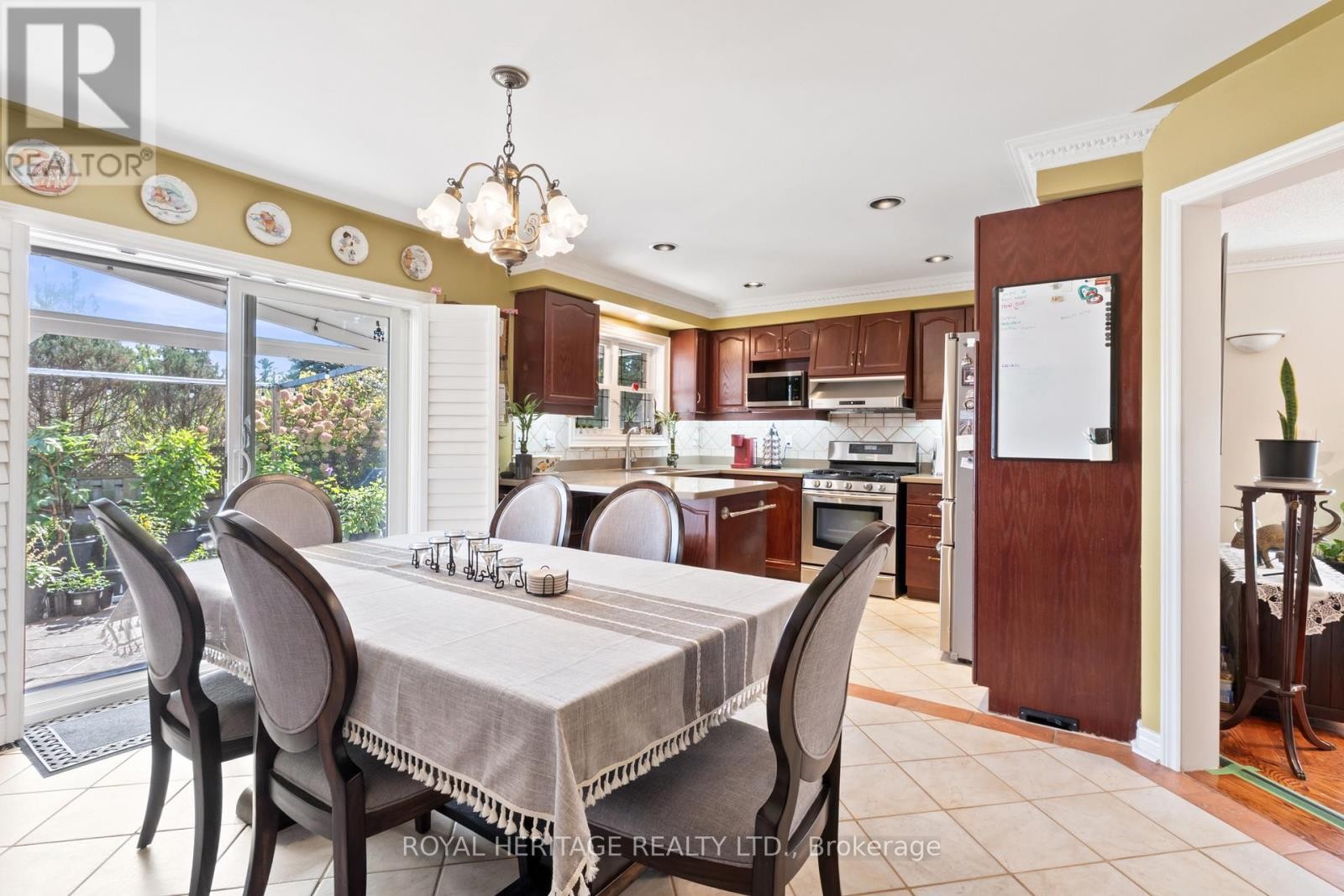 












1101 GOSSAMER DRIVE

,
Pickering (Liverpool),




Ontario
L1X2T7

