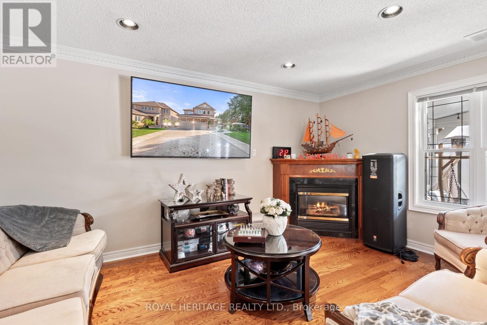 












1101 GOSSAMER DRIVE

,
Pickering (Liverpool),




Ontario
L1X2T7

