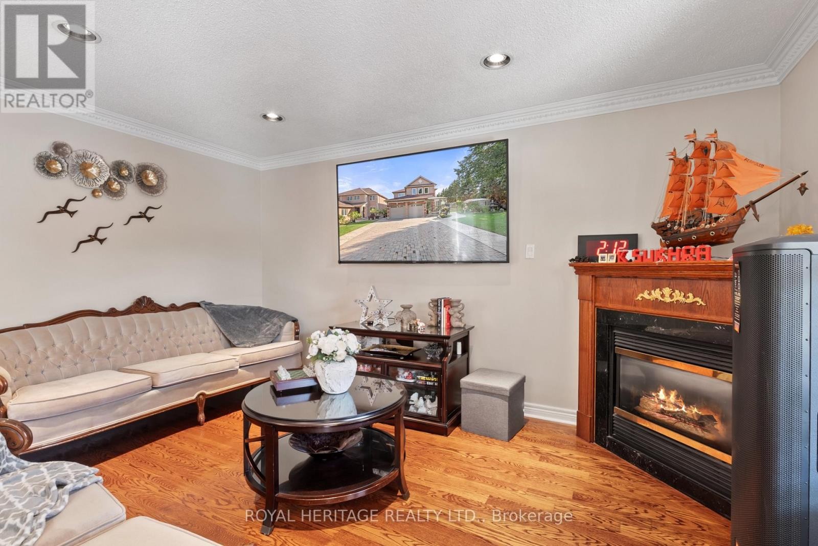 












1101 GOSSAMER DRIVE

,
Pickering (Liverpool),




Ontario
L1X2T7

