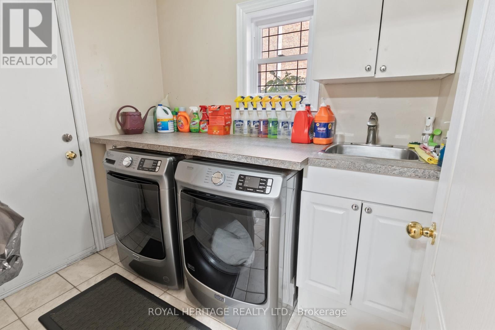 












1101 GOSSAMER DRIVE

,
Pickering (Liverpool),




Ontario
L1X2T7

