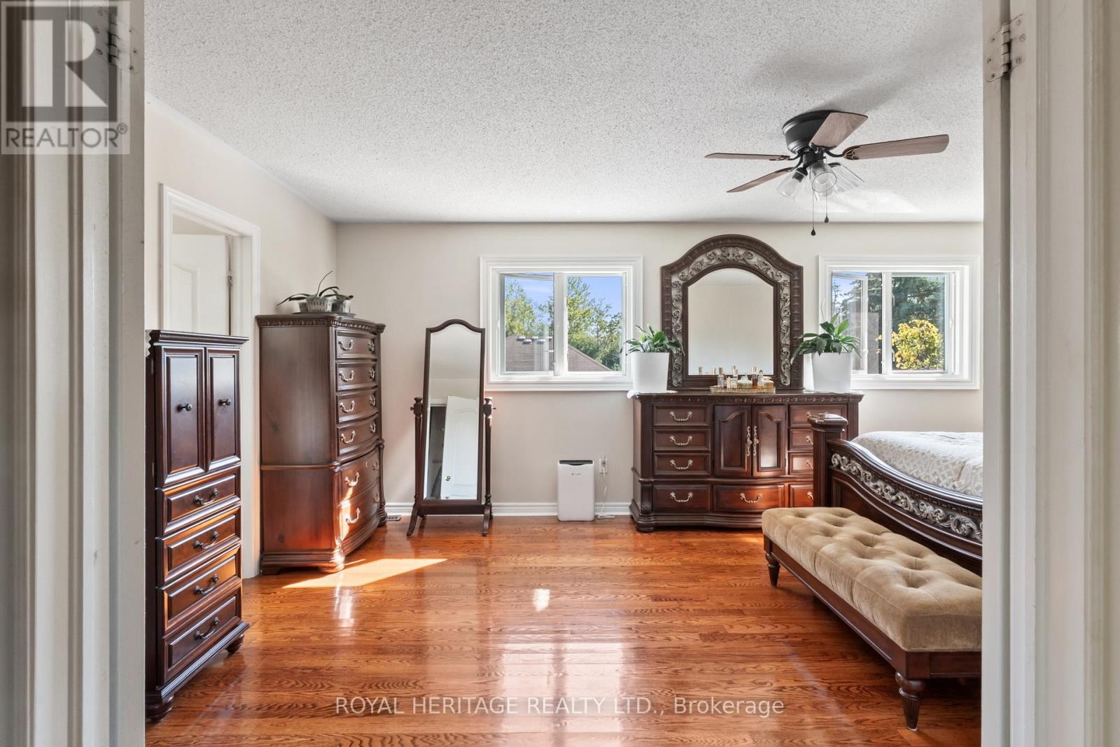 












1101 GOSSAMER DRIVE

,
Pickering (Liverpool),




Ontario
L1X2T7

