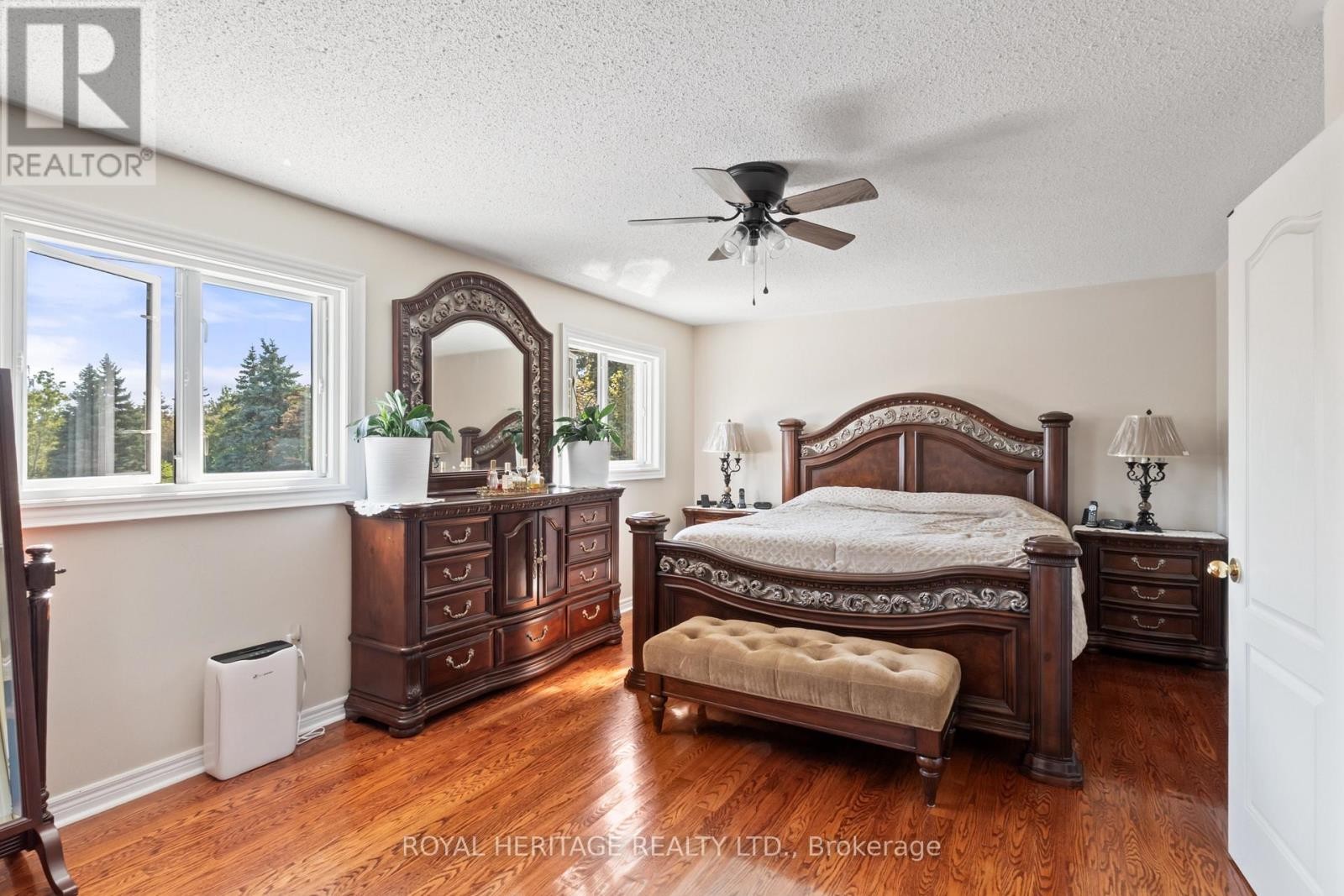 












1101 GOSSAMER DRIVE

,
Pickering (Liverpool),




Ontario
L1X2T7

