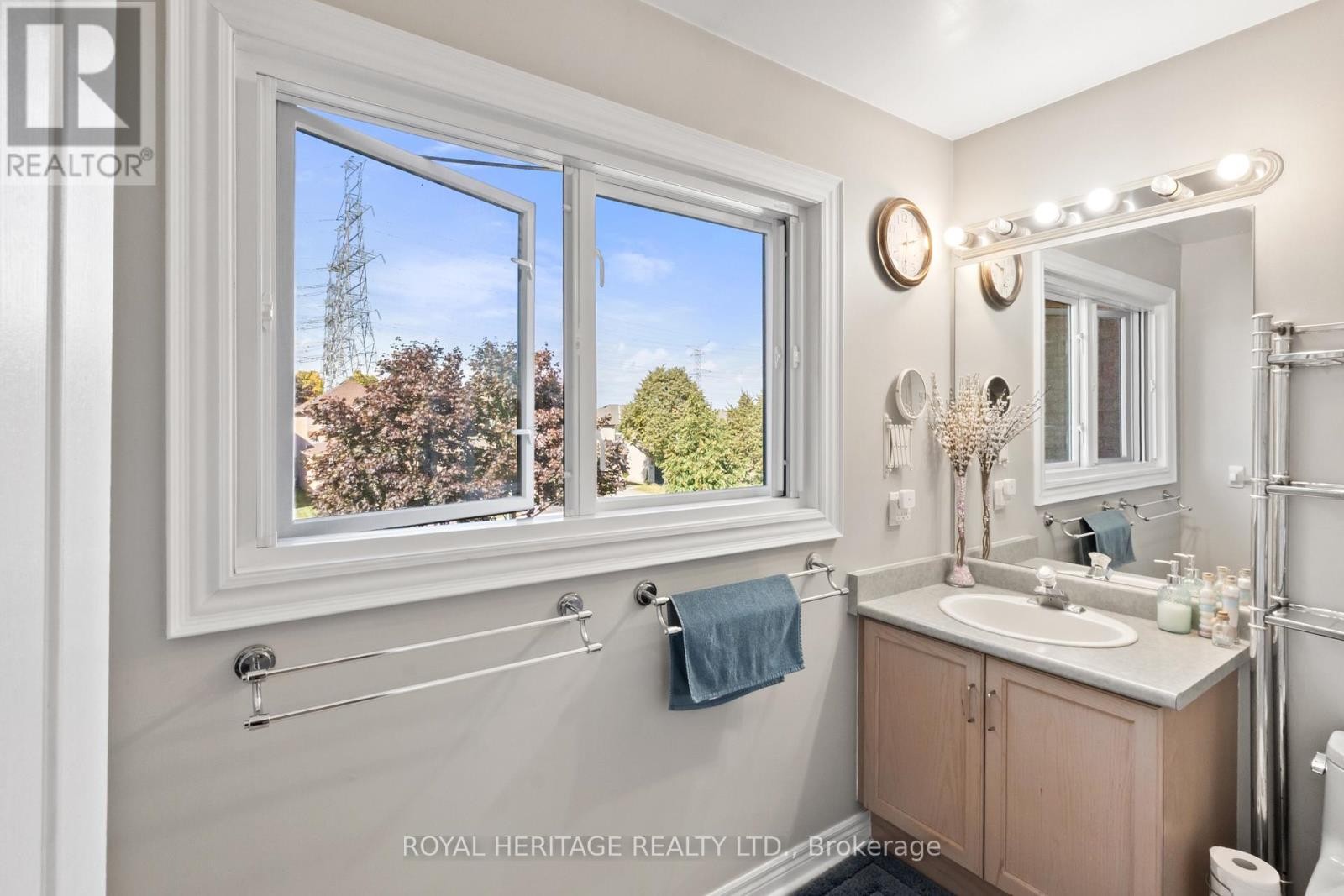 












1101 GOSSAMER DRIVE

,
Pickering (Liverpool),




Ontario
L1X2T7

