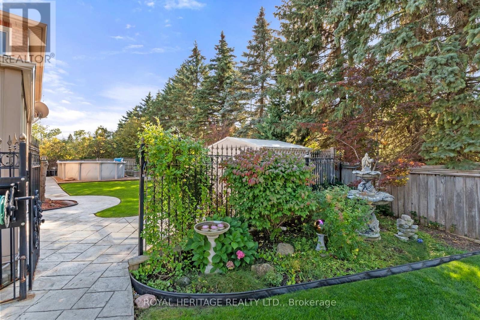 












1101 GOSSAMER DRIVE

,
Pickering (Liverpool),




Ontario
L1X2T7

