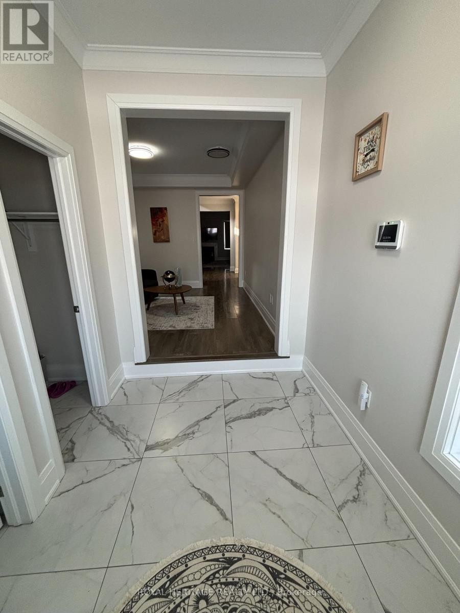 












65 CONARTY CRESCENT E

,
Whitby,




Ontario
L1P0L3

