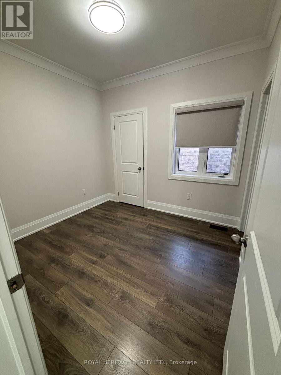 












65 CONARTY CRESCENT E

,
Whitby,




Ontario
L1P0L3

