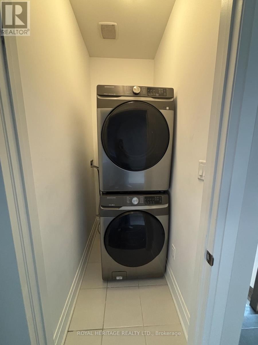 












65 CONARTY CRESCENT E

,
Whitby,




Ontario
L1P0L3

