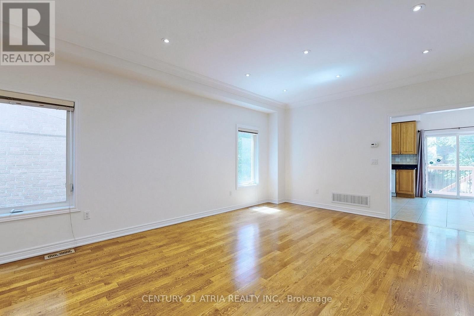 












26 AYLESWORTH AVENUE

,
Toronto (Birchcliffe-Cliffside),




Ontario
M1N2J5

