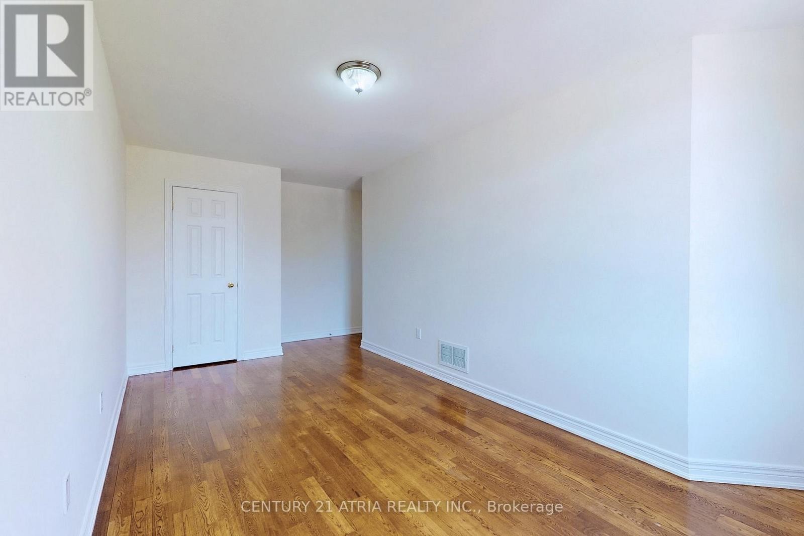 












26 AYLESWORTH AVENUE

,
Toronto (Birchcliffe-Cliffside),




Ontario
M1N2J5

