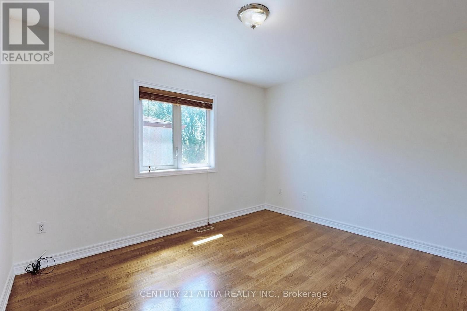 












26 AYLESWORTH AVENUE

,
Toronto (Birchcliffe-Cliffside),




Ontario
M1N2J5

