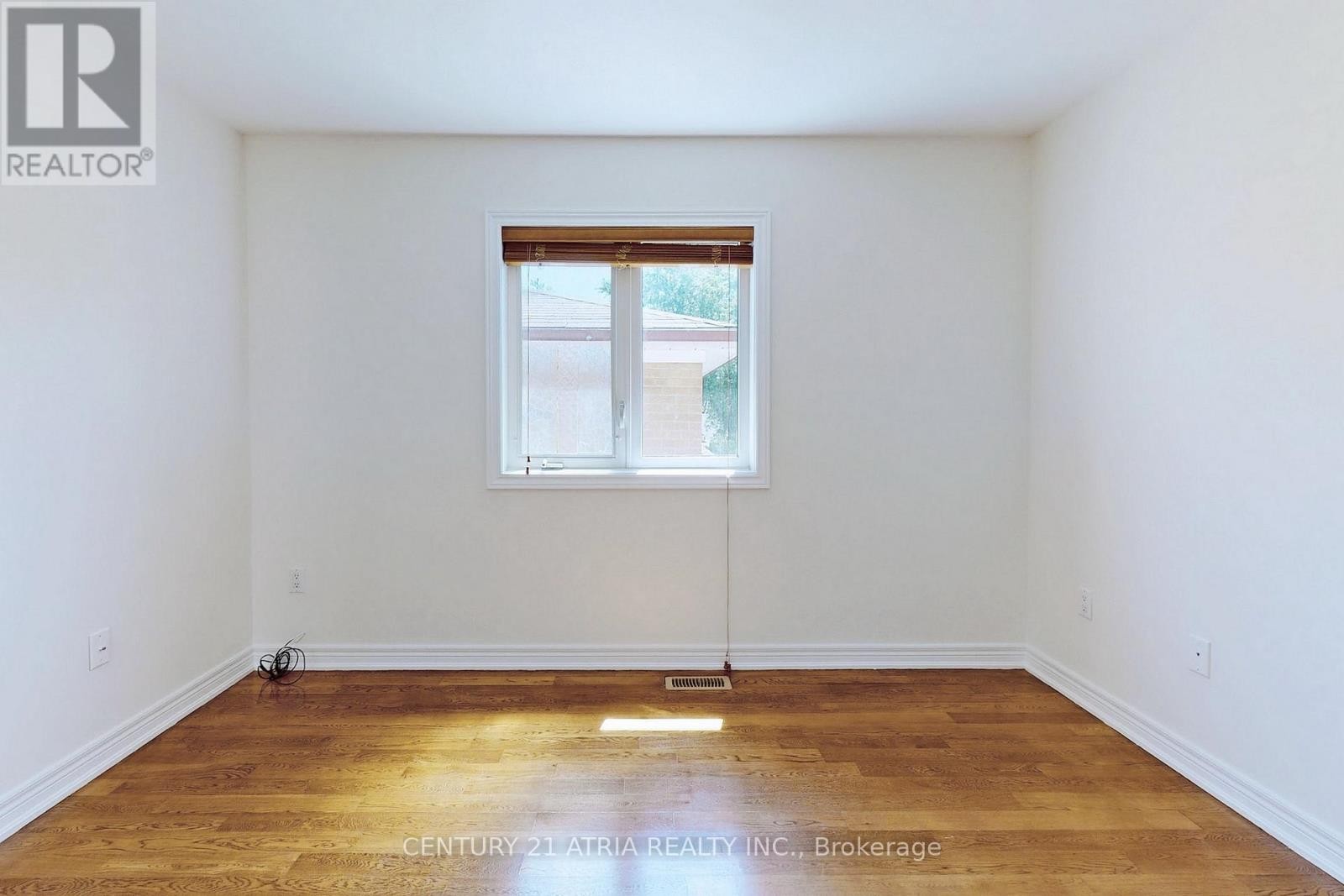 












26 AYLESWORTH AVENUE

,
Toronto (Birchcliffe-Cliffside),




Ontario
M1N2J5

