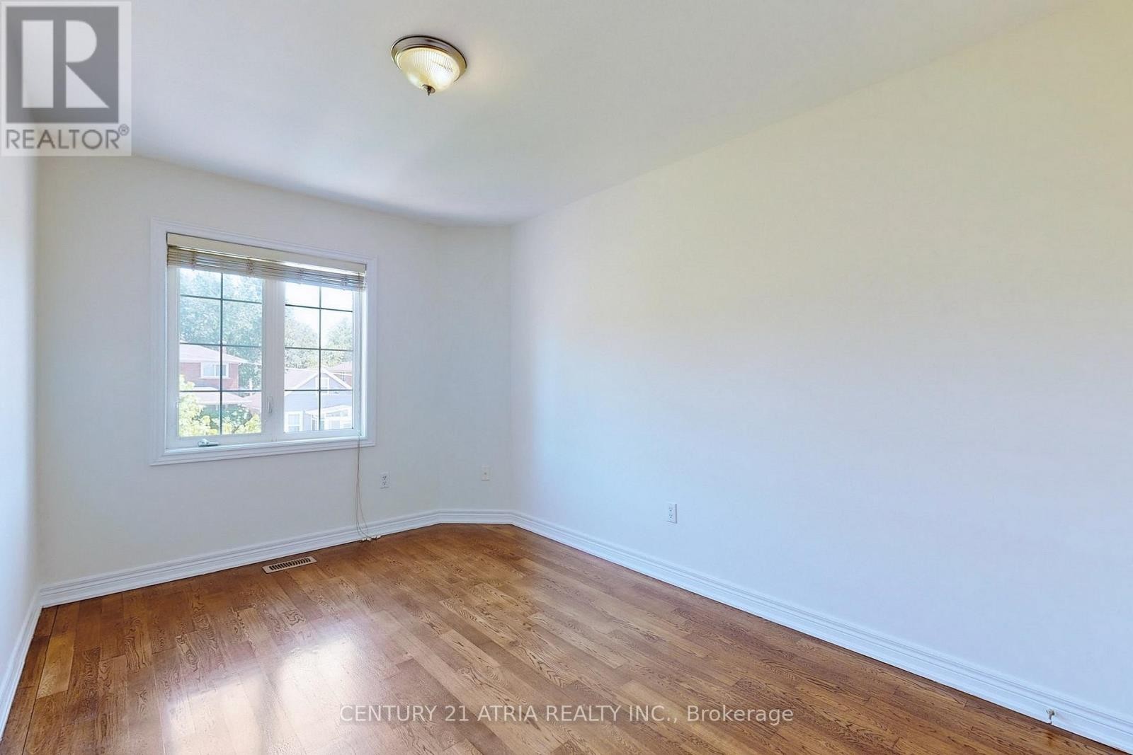 












26 AYLESWORTH AVENUE

,
Toronto (Birchcliffe-Cliffside),




Ontario
M1N2J5

