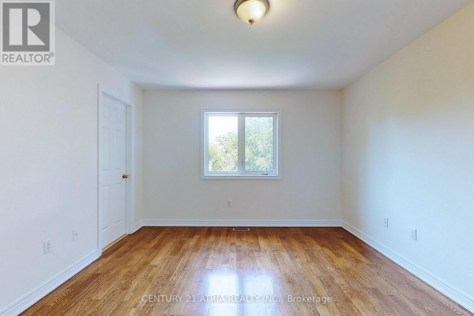 












26 AYLESWORTH AVENUE

,
Toronto (Birchcliffe-Cliffside),




Ontario
M1N2J5

