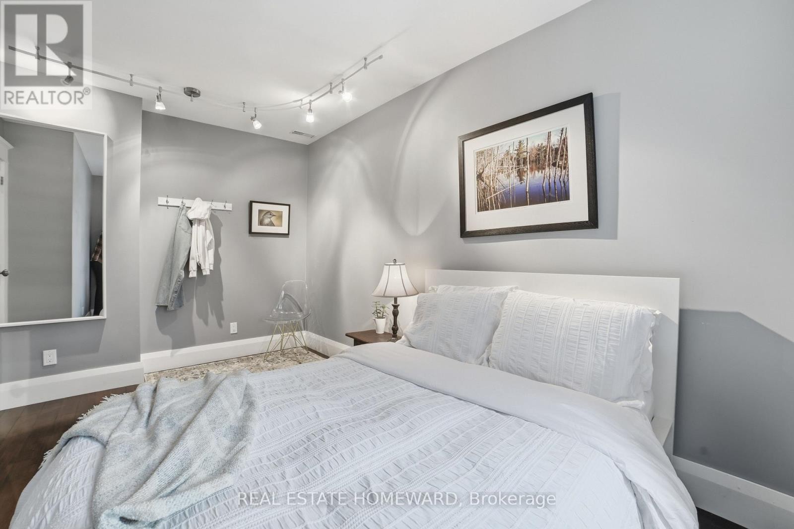 












101 BERTMOUNT AVENUE

,
Toronto (South Riverdale),




Ontario
M4M2X8

