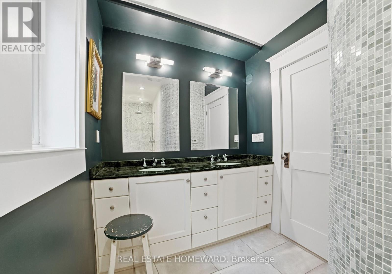 












101 BERTMOUNT AVENUE

,
Toronto (South Riverdale),




Ontario
M4M2X8

