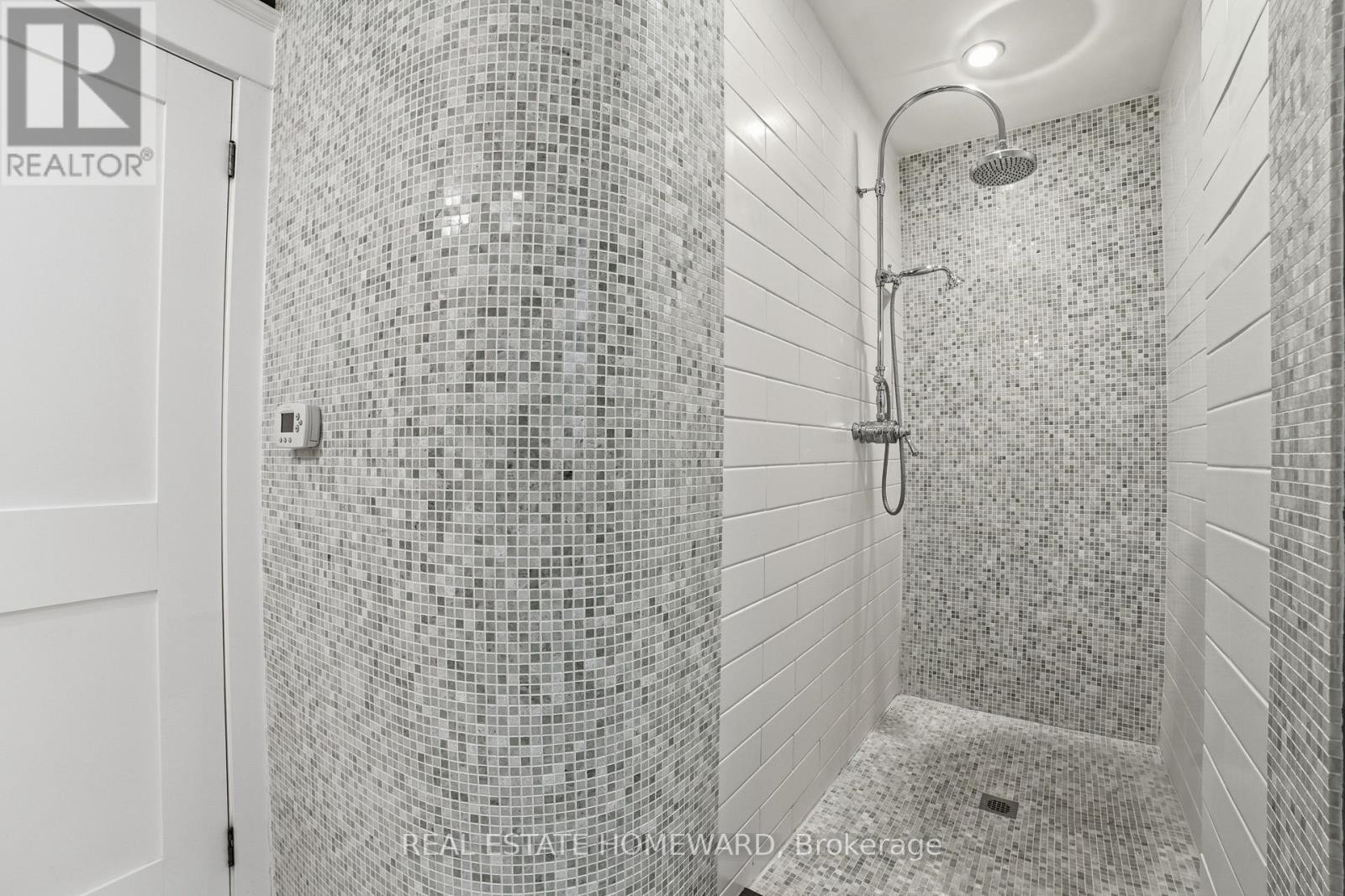 












101 BERTMOUNT AVENUE

,
Toronto (South Riverdale),




Ontario
M4M2X8

