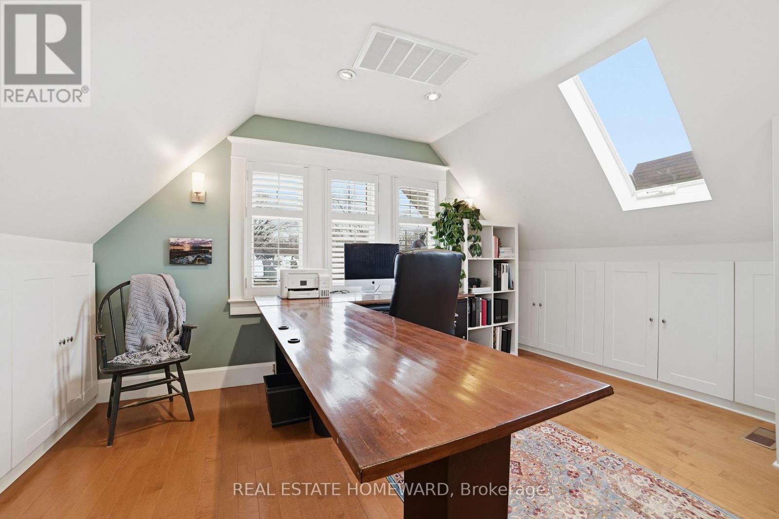 












101 BERTMOUNT AVENUE

,
Toronto (South Riverdale),




Ontario
M4M2X8

