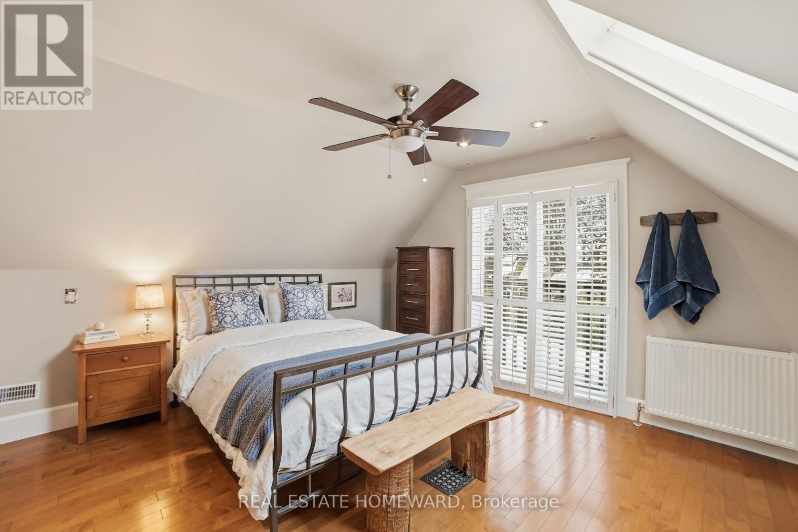 












101 BERTMOUNT AVENUE

,
Toronto (South Riverdale),




Ontario
M4M2X8

