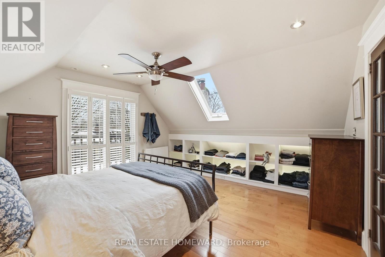 












101 BERTMOUNT AVENUE

,
Toronto (South Riverdale),




Ontario
M4M2X8

