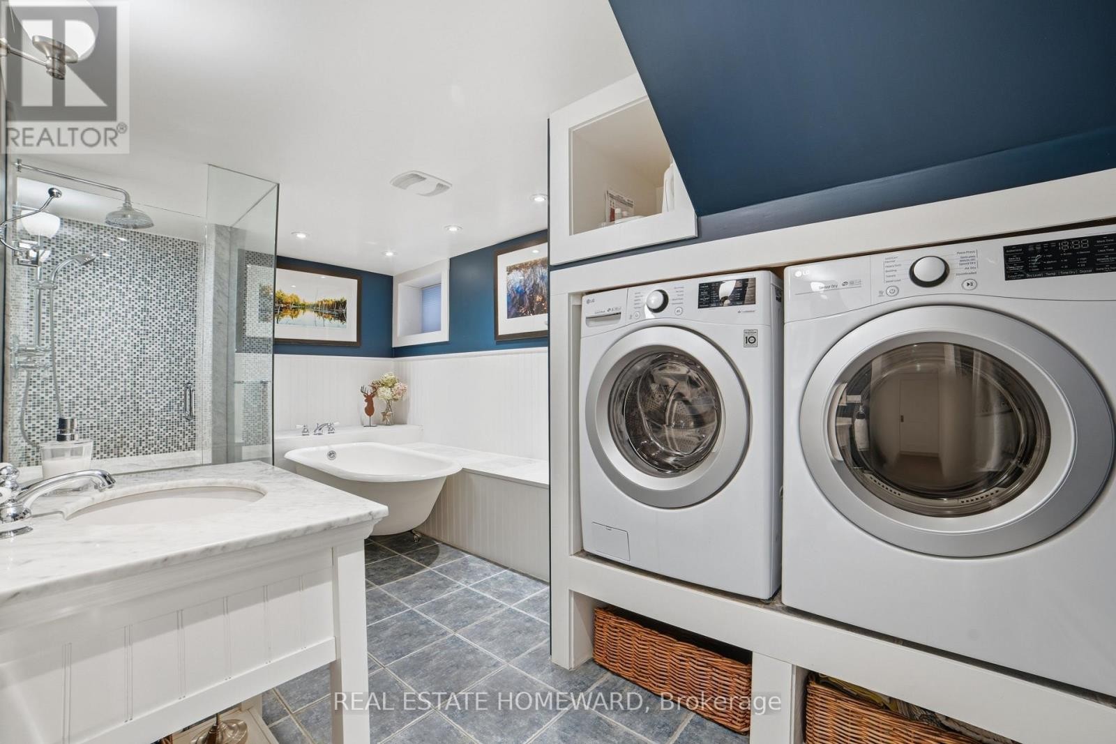 












101 BERTMOUNT AVENUE

,
Toronto (South Riverdale),




Ontario
M4M2X8

