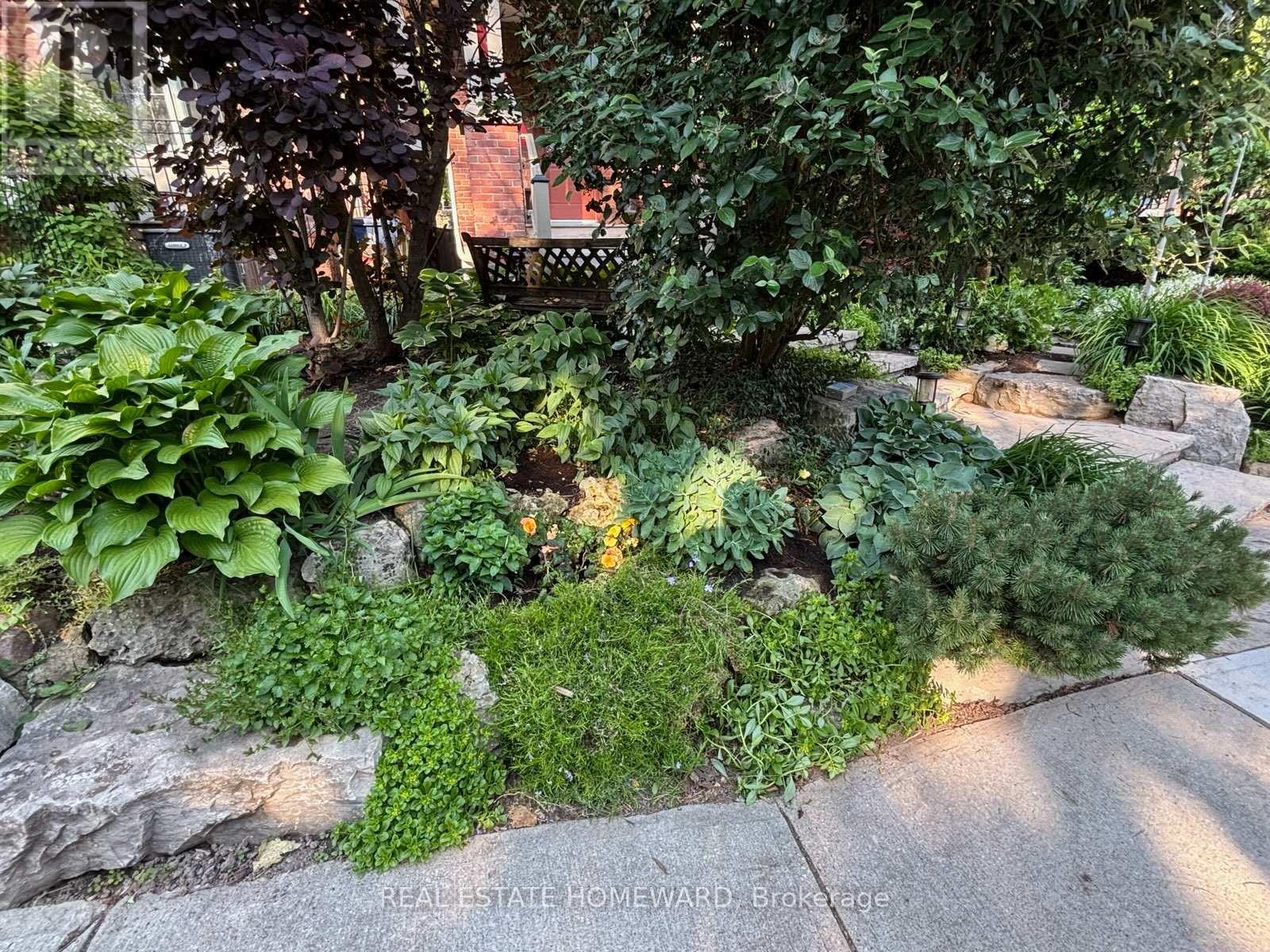 












101 BERTMOUNT AVENUE

,
Toronto (South Riverdale),




Ontario
M4M2X8

