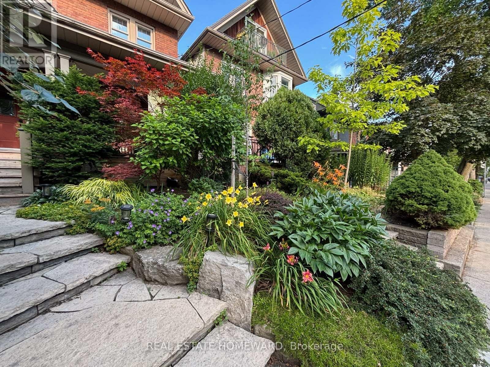 












101 BERTMOUNT AVENUE

,
Toronto (South Riverdale),




Ontario
M4M2X8

