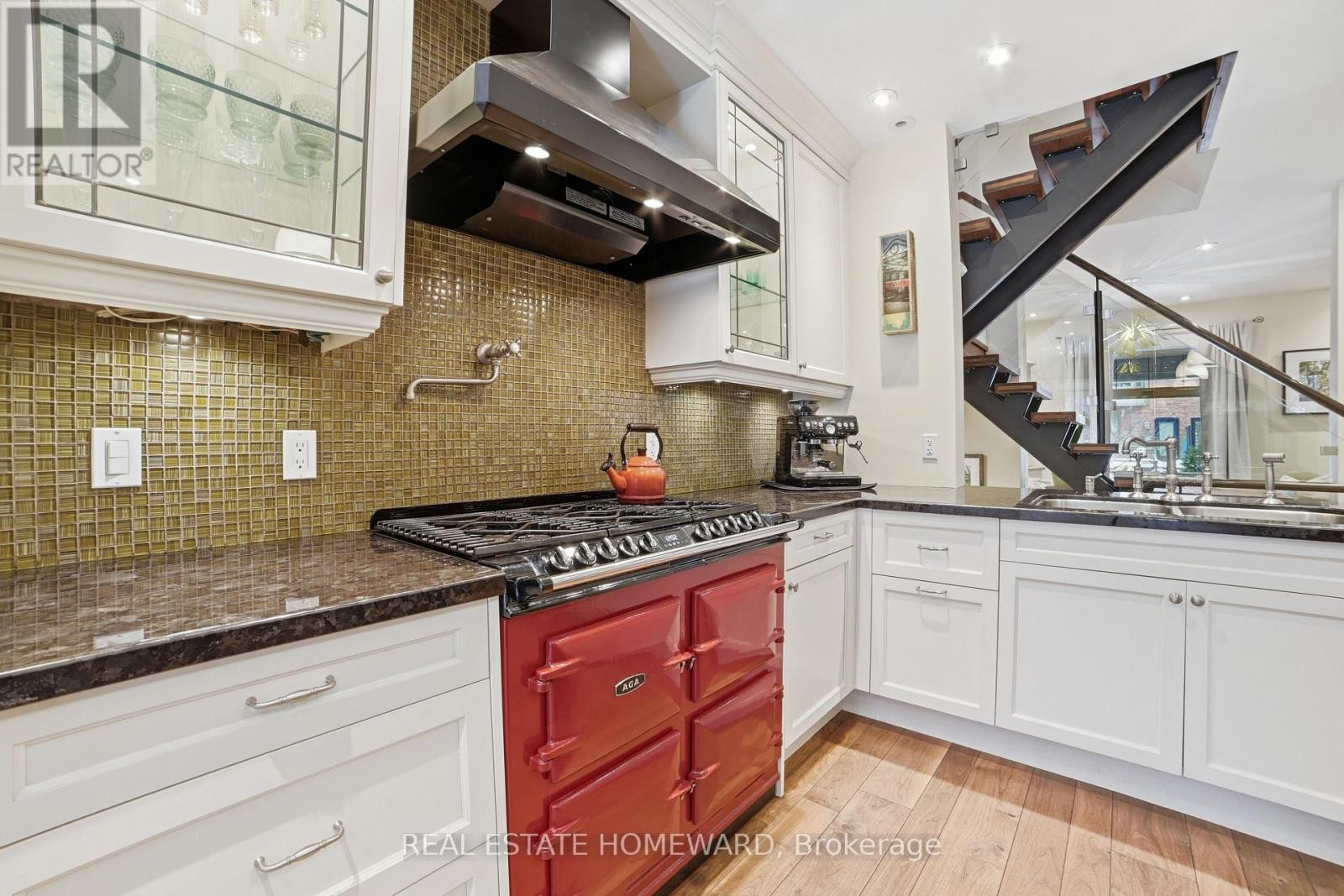 












101 BERTMOUNT AVENUE

,
Toronto (South Riverdale),




Ontario
M4M2X8

