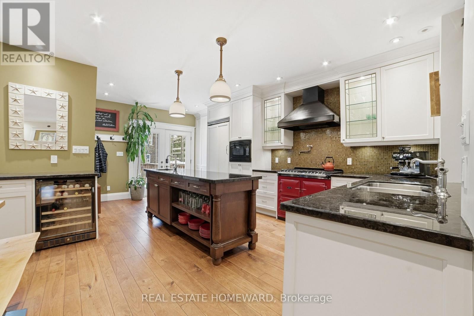 












101 BERTMOUNT AVENUE

,
Toronto (South Riverdale),




Ontario
M4M2X8

