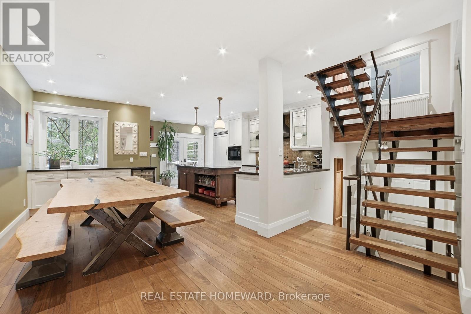 












101 BERTMOUNT AVENUE

,
Toronto (South Riverdale),




Ontario
M4M2X8

