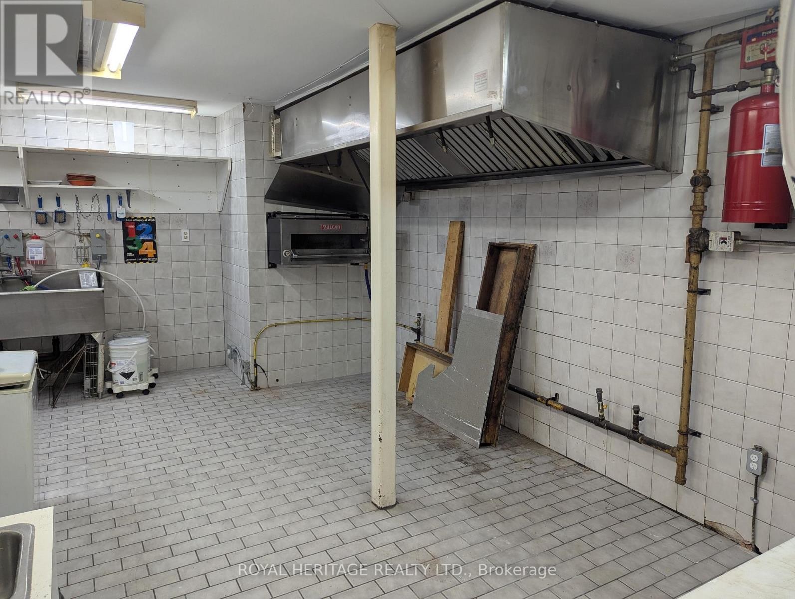 












504 SIMCOE STREET S

,
Oshawa (Central),




Ontario
L1H4J8

