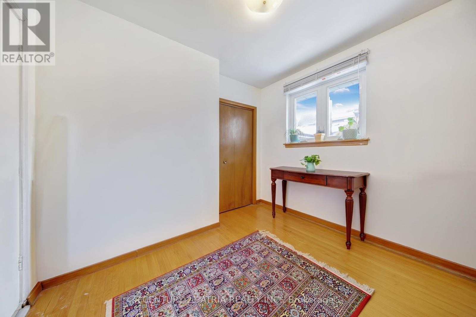 












43 ARAGON AVENUE

,
Toronto (Tam O'Shanter-Sullivan),




Ontario
M1T1X8

