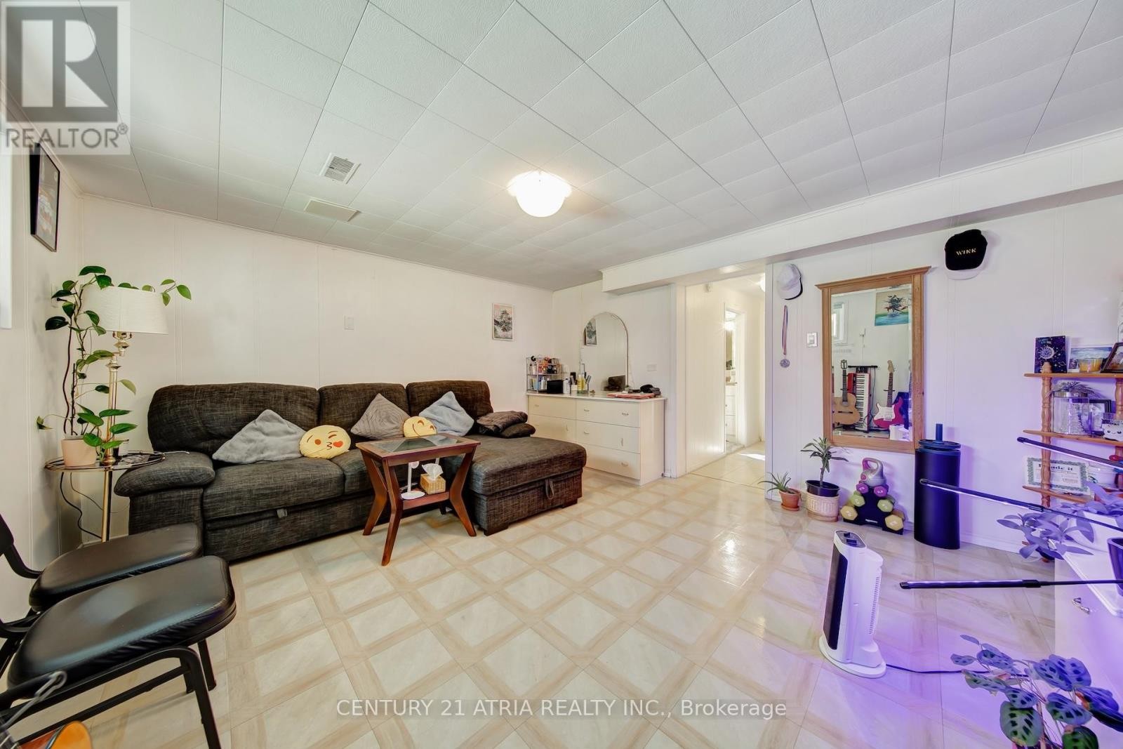 












43 ARAGON AVENUE

,
Toronto (Tam O'Shanter-Sullivan),




Ontario
M1T1X8

