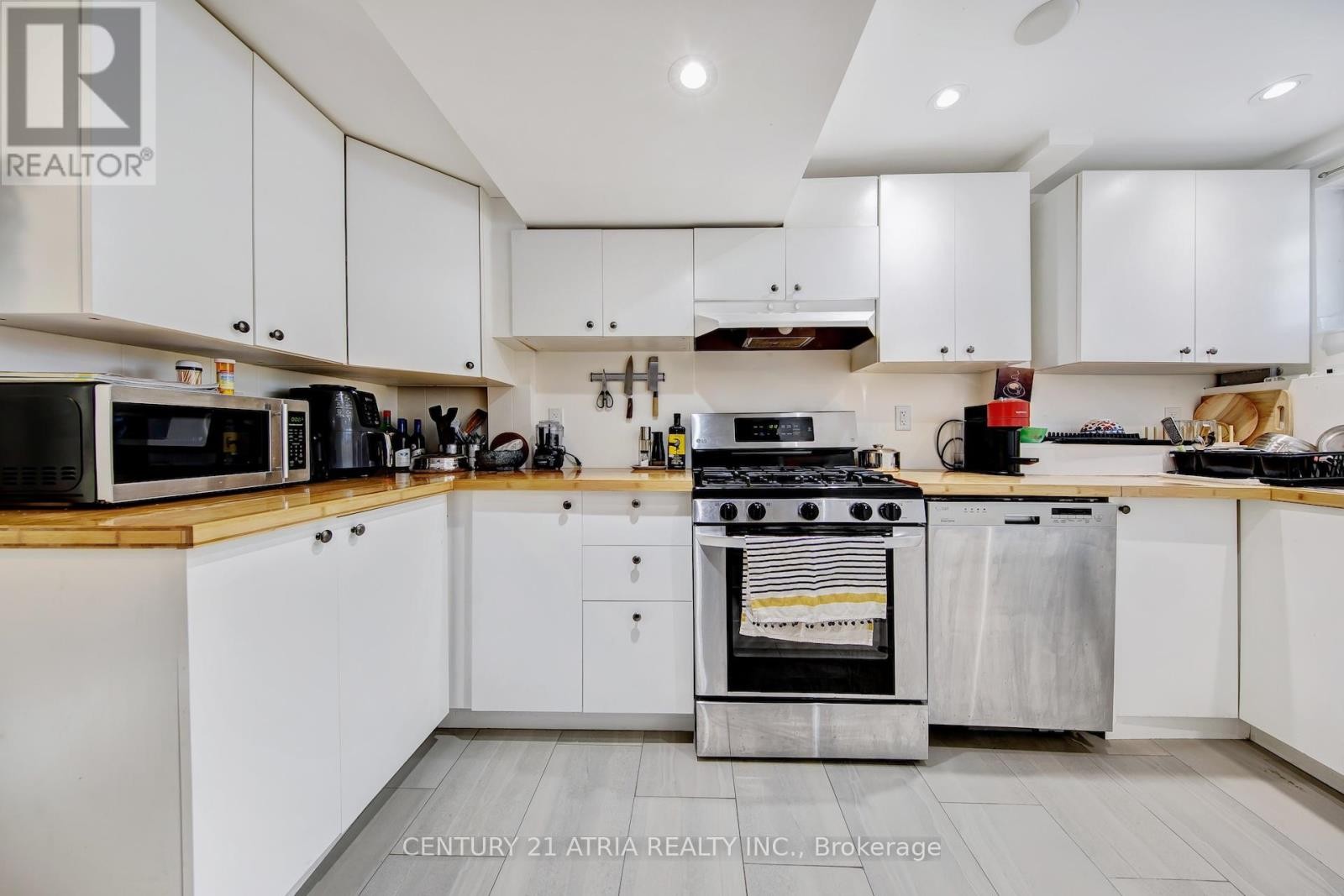 












43 ARAGON AVENUE

,
Toronto (Tam O'Shanter-Sullivan),




Ontario
M1T1X8

