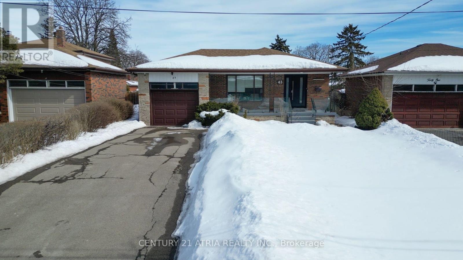 












43 ARAGON AVENUE

,
Toronto (Tam O'Shanter-Sullivan),




Ontario
M1T1X8

