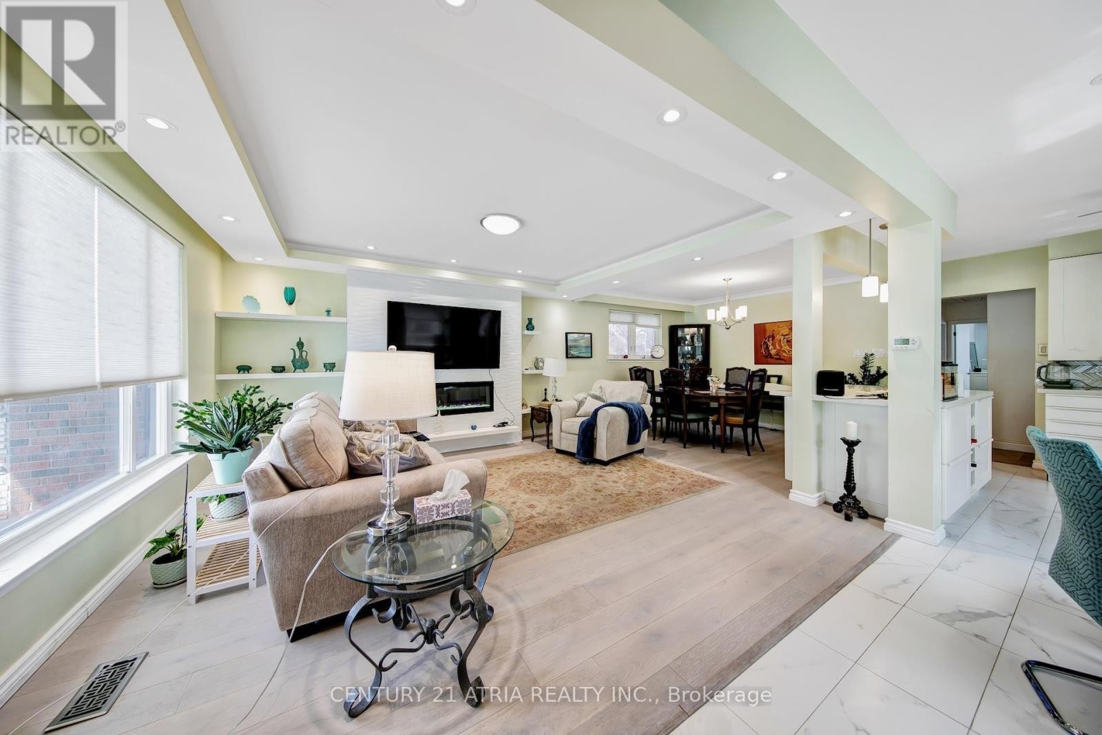 












43 ARAGON AVENUE

,
Toronto (Tam O'Shanter-Sullivan),




Ontario
M1T1X8

