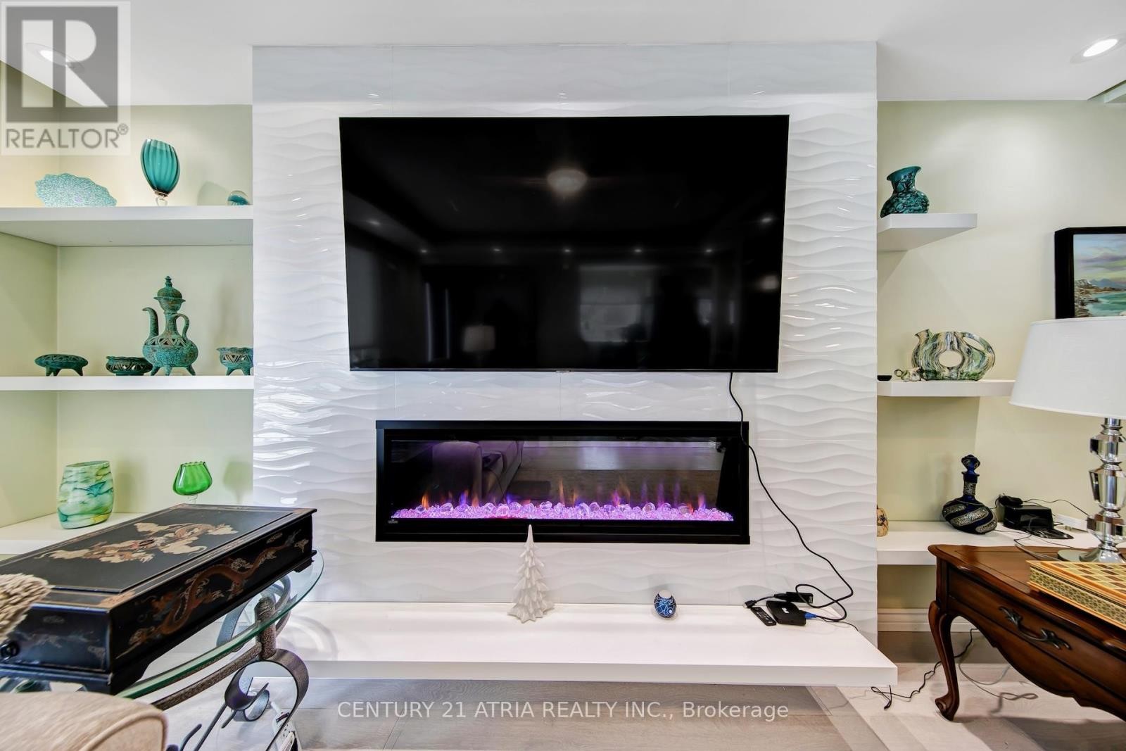 












43 ARAGON AVENUE

,
Toronto (Tam O'Shanter-Sullivan),




Ontario
M1T1X8

