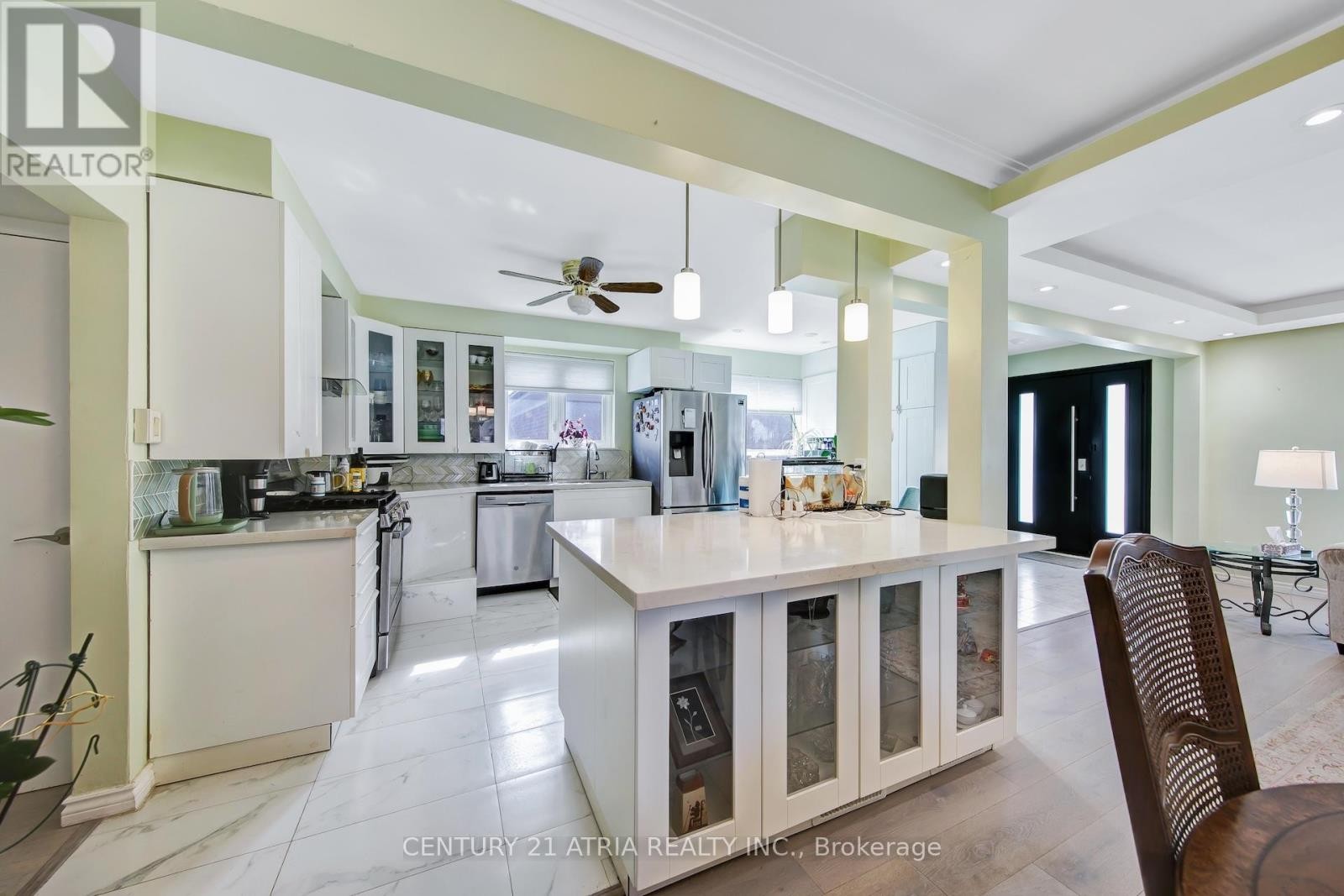 












43 ARAGON AVENUE

,
Toronto (Tam O'Shanter-Sullivan),




Ontario
M1T1X8

