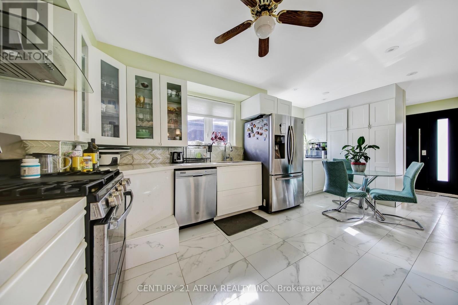 












43 ARAGON AVENUE

,
Toronto (Tam O'Shanter-Sullivan),




Ontario
M1T1X8

