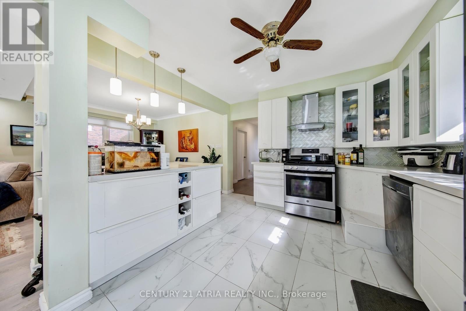 












43 ARAGON AVENUE

,
Toronto (Tam O'Shanter-Sullivan),




Ontario
M1T1X8

