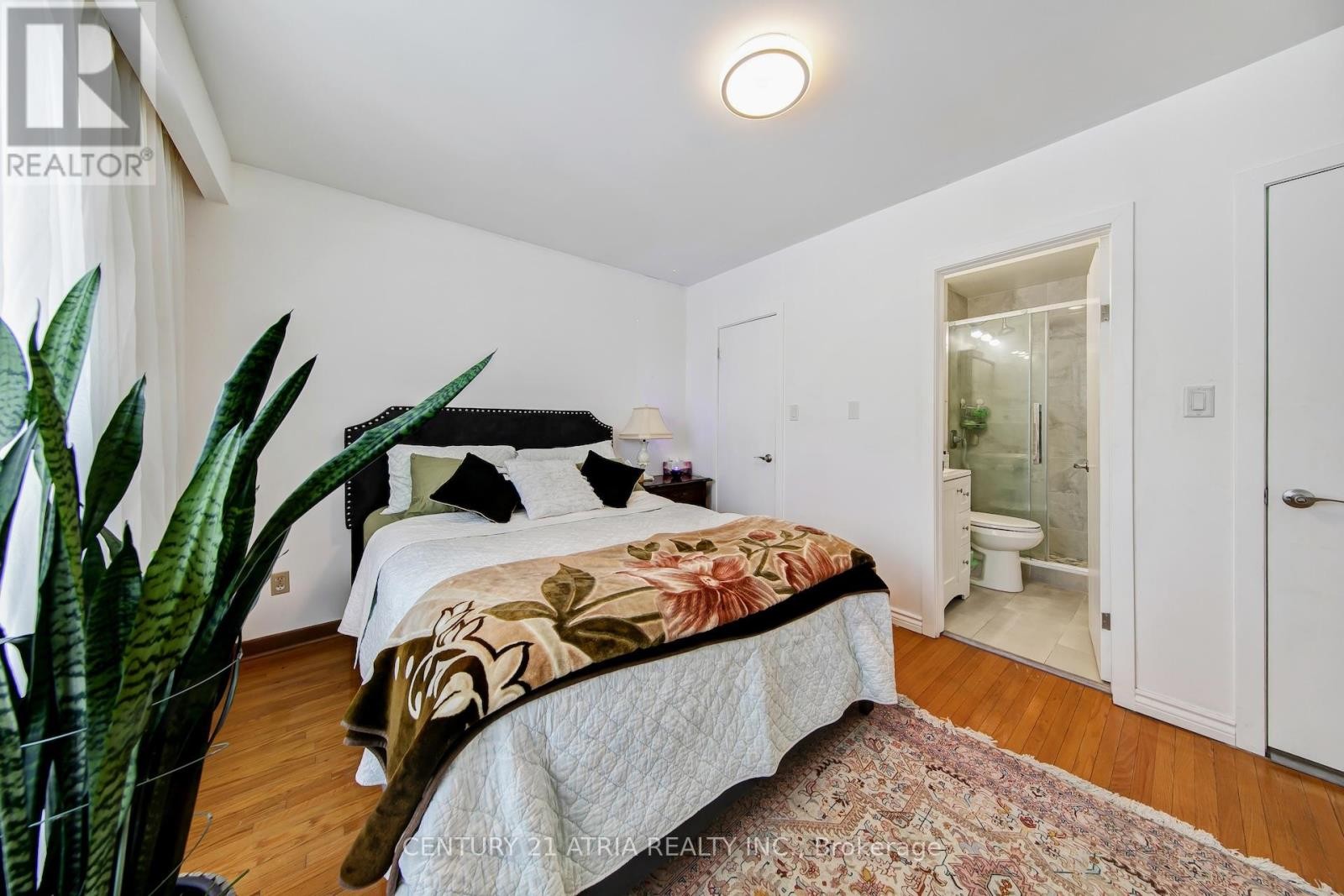 












43 ARAGON AVENUE

,
Toronto (Tam O'Shanter-Sullivan),




Ontario
M1T1X8

