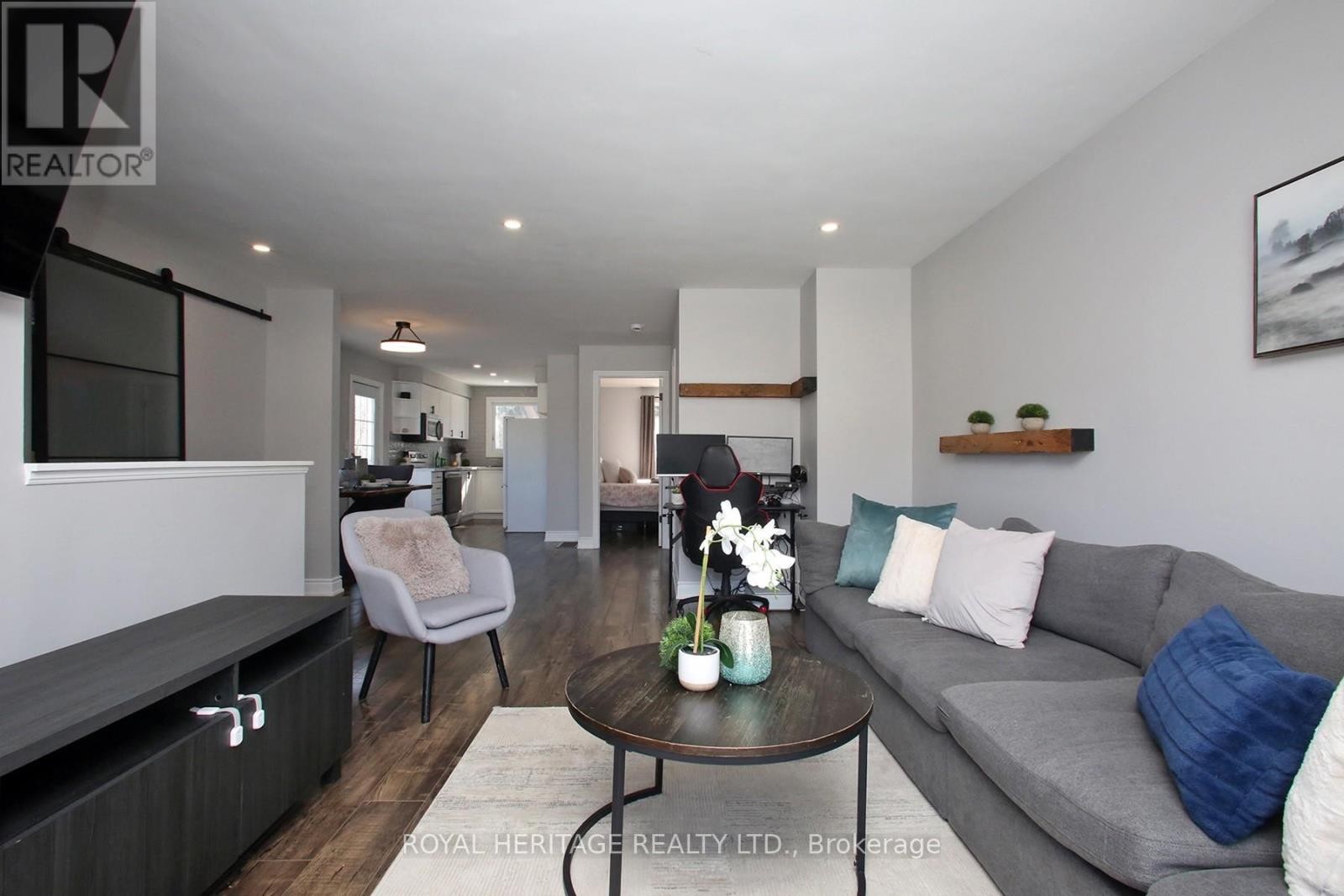 












641 DEAUVILLE COURT

,
Oshawa (Pinecrest),




Ontario
L1K1R1

