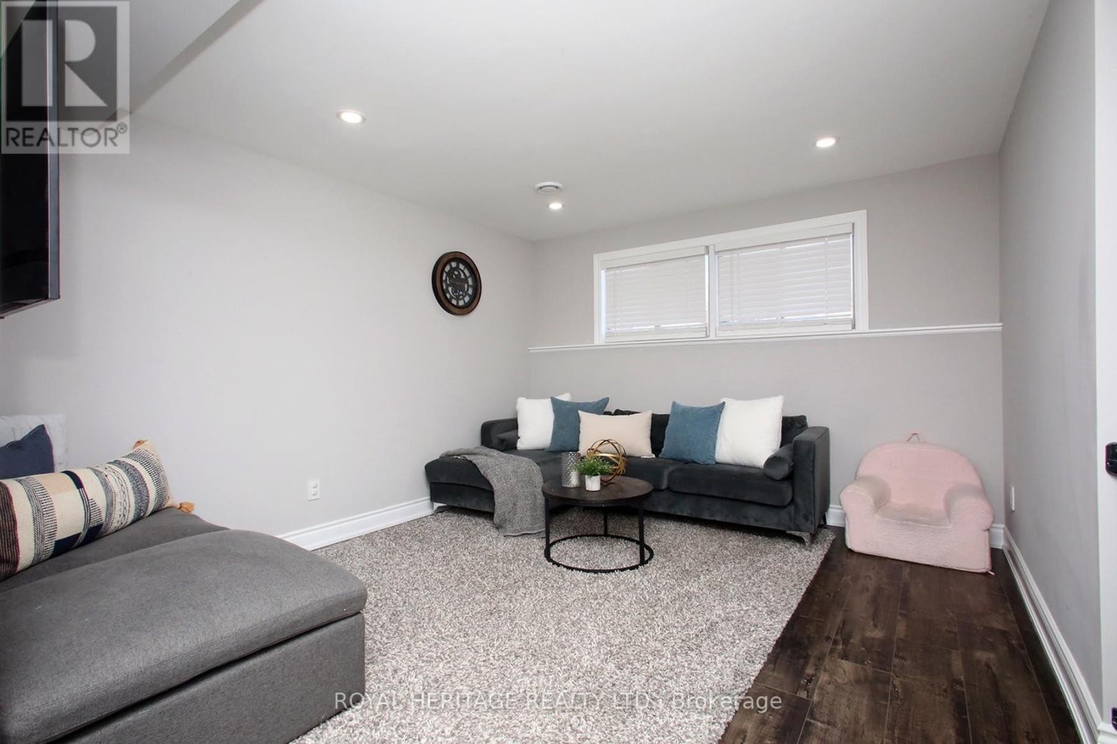 












641 DEAUVILLE COURT

,
Oshawa (Pinecrest),




Ontario
L1K1R1


