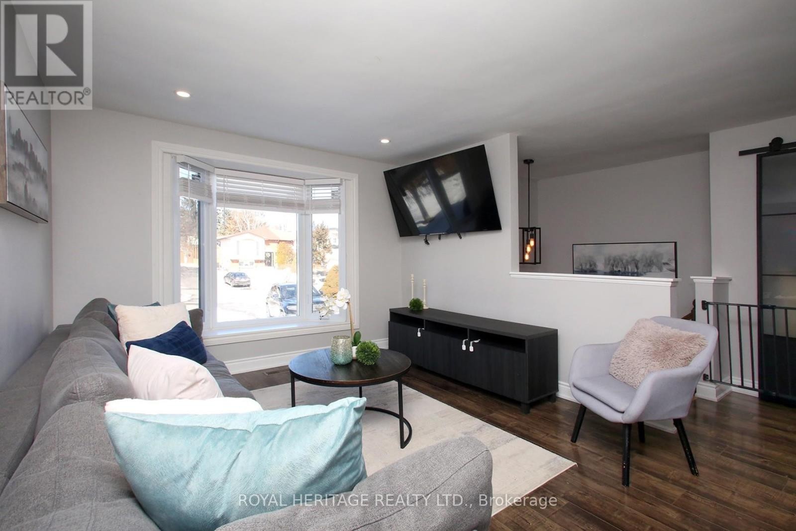 












641 DEAUVILLE COURT

,
Oshawa (Pinecrest),




Ontario
L1K1R1

